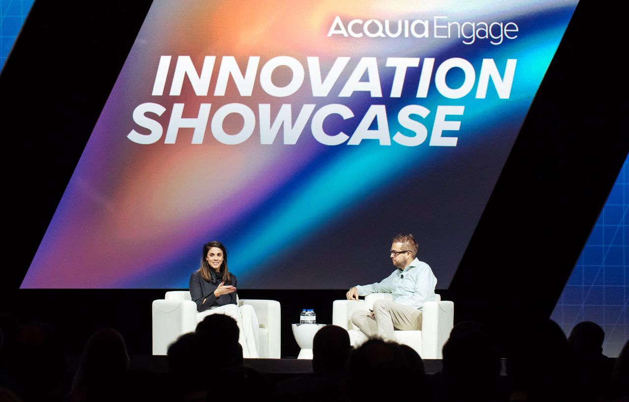Acquia Engage interview with Erica Bizzari Two people sit on stage discussing innovation at Acquia Engage's Innovation Showcase event.