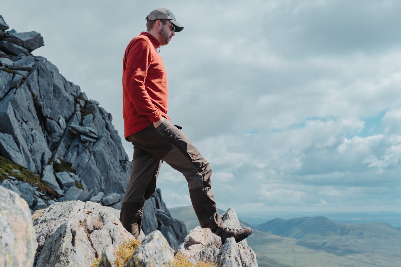 Hiking Ogwen Valley in Snowdonia Dries standing on a cliff